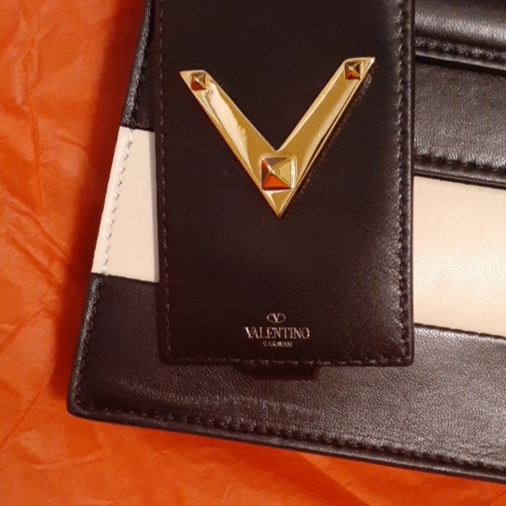 Valentino Garavani Handbag - Picture 4 of 8